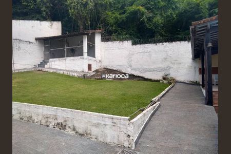 Casa à venda com 325m², 4 quartos e 5 vagas