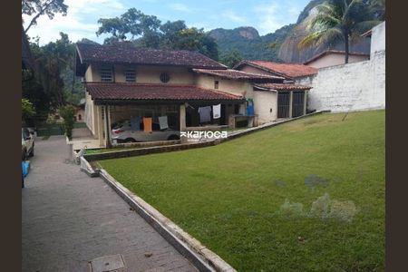 Casa à venda com 325m², 4 quartos e 5 vagas