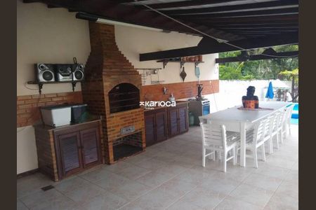 Casa à venda com 325m², 4 quartos e 5 vagas