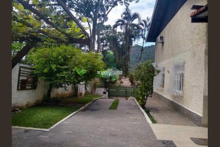 Casa à venda com 325m², 4 quartos e 5 vagas