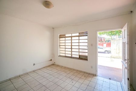 Casa à venda com 95m², 2 quartos e 2 vagasSala