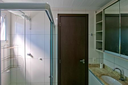 Apartamento para alugar com 67m², 2 quartos e 2 vagas Apartamento para alugar com 67m², 2 quartos e 2 vagasBanheiro das suites