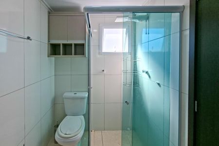 Apartamento para alugar com 67m², 2 quartos e 2 vagas Apartamento para alugar com 67m², 2 quartos e 2 vagasBanheiro das suites