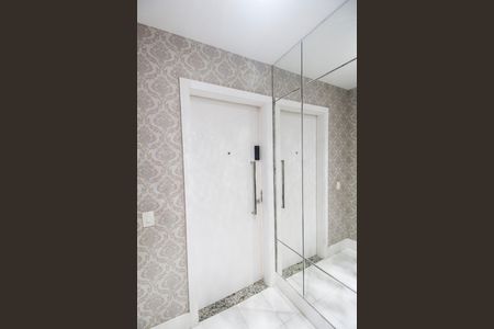 Apartamento à venda com 131m², 3 quartos e 2 vagas Apartamento à venda com 131m², 3 quartos e 2 vagasEntrada