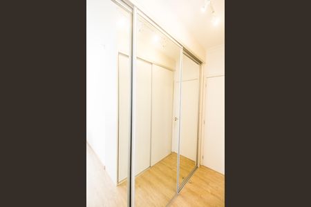 Apartamento à venda com 131m², 3 quartos e 2 vagas Apartamento à venda com 131m², 3 quartos e 2 vagasCloset da suíte