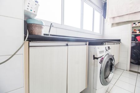 Apartamento à venda com 131m², 3 quartos e 2 vagas Apartamento à venda com 131m², 3 quartos e 2 vagasÁrea de Serviço