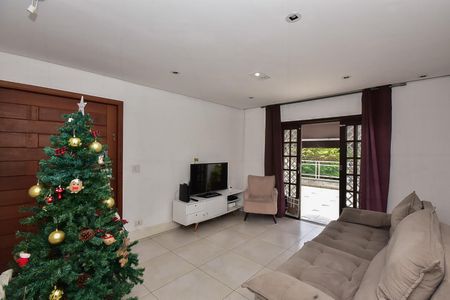 Sala de casa para alugar com 3 quartos, 190m² em Jardim Monte Alegre, São Paulo