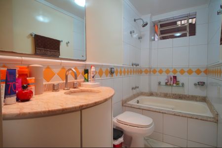 Banheiro de apartamento à venda com 1 quarto, 49m² em Centro, Novo Hamburgo