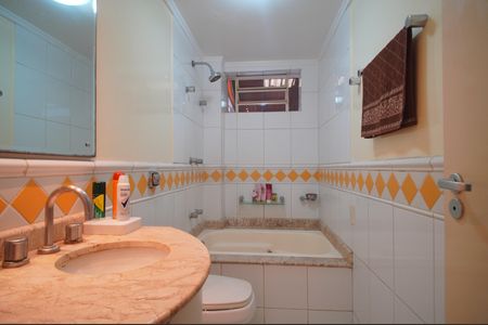 Banheiro de apartamento à venda com 1 quarto, 49m² em Centro, Novo Hamburgo