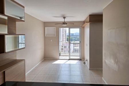 Apartamento à venda com 55m², 2 quartos e 1 vaga Apartamento à venda com 55m², 2 quartos e 1 vagaSala