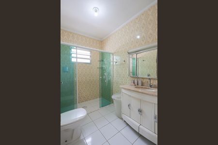 Casa para alugar com 175m², 4 quartos e 2 vagasBanheiro social