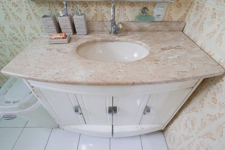 Casa para alugar com 175m², 4 quartos e 2 vagasBanheiro social