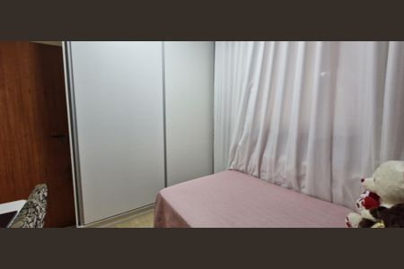 Casa à venda com 195m², 3 quartos e 3 vagas Casa à venda com 195m², 3 quartos e 3 vagasQuarto