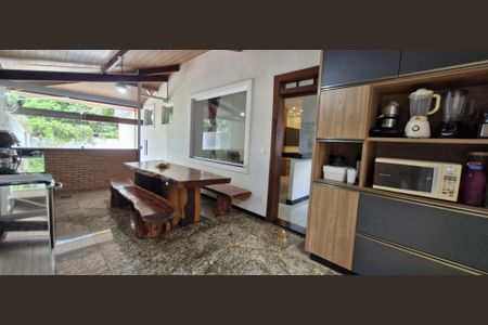 Casa à venda com 195m², 3 quartos e 3 vagas Casa à venda com 195m², 3 quartos e 3 vagasVaranda da Cozinha