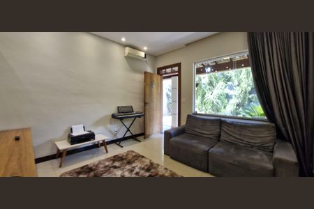 Casa à venda com 195m², 3 quartos e 3 vagas Casa à venda com 195m², 3 quartos e 3 vagasSala