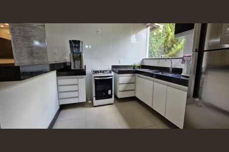 Casa à venda com 195m², 3 quartos e 3 vagas Casa à venda com 195m², 3 quartos e 3 vagasCozinha