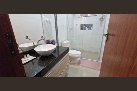 Casa à venda com 195m², 3 quartos e 3 vagas Casa à venda com 195m², 3 quartos e 3 vagasBanheiro Social