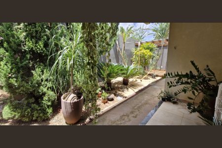 Casa à venda com 195m², 3 quartos e 3 vagas Casa à venda com 195m², 3 quartos e 3 vagasÁrea comum