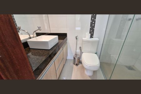 Casa à venda com 195m², 3 quartos e 3 vagas Casa à venda com 195m², 3 quartos e 3 vagasBanheiro da Suíte