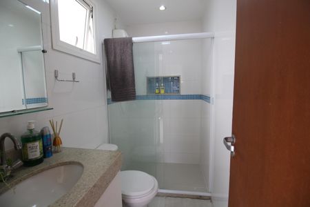 Casa de condomínio à venda com 316m², 4 quartos e 2 vagasBanheiro Social 1