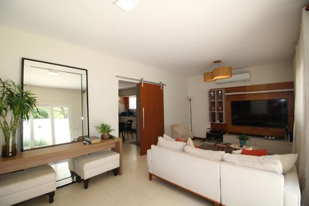 Sala 1 de casa de condomínio à venda com 4 quartos, 316m² em Taquara, Rio de Janeiro