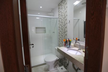 Casa de condomínio à venda com 316m², 4 quartos e 2 vagasBanheiro Social 2