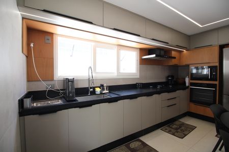 Casa de condomínio à venda com 316m², 4 quartos e 2 vagasCozinha