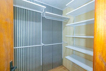 Casa para alugar com 120m², 2 quartos e 2 vagas Casa para alugar com 120m², 2 quartos e 2 vagasCloset do Quarto 3