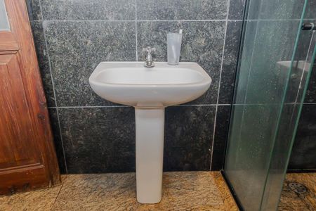 Casa para alugar com 500m², 4 quartos e 4 vagasBanheiro da Suíte