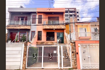 Casa para alugar com 325m², 6 quartos e 5 vagas Casa para alugar com 325m², 6 quartos e 5 vagasFachada