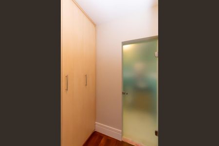 Casa para alugar com 325m², 6 quartos e 5 vagas Casa para alugar com 325m², 6 quartos e 5 vagasSuíte 1 - Closet