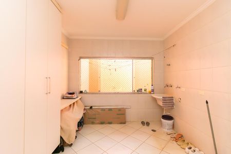 Casa para alugar com 325m², 6 quartos e 5 vagas Casa para alugar com 325m², 6 quartos e 5 vagasÁrea de Serviço