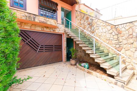 Casa para alugar com 325m², 6 quartos e 5 vagas Casa para alugar com 325m², 6 quartos e 5 vagasEntrada