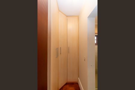 Casa para alugar com 325m², 6 quartos e 5 vagas Casa para alugar com 325m², 6 quartos e 5 vagasSuíte 2 - Closet