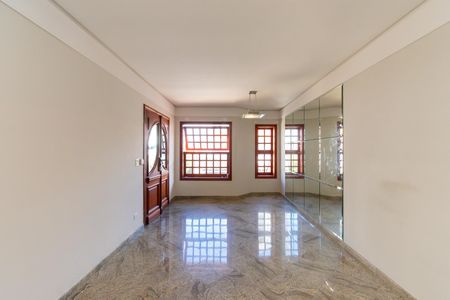 Casa para alugar com 325m², 6 quartos e 5 vagas Casa para alugar com 325m², 6 quartos e 5 vagasSala