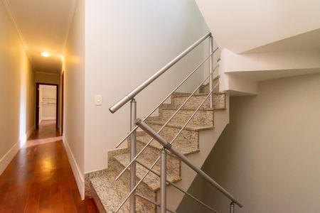 Casa para alugar com 325m², 6 quartos e 5 vagas Casa para alugar com 325m², 6 quartos e 5 vagasCorredor