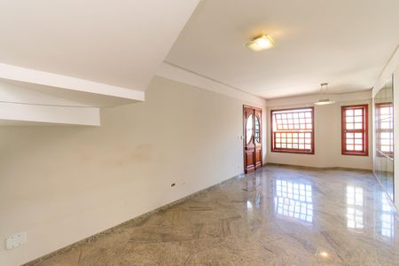 Casa para alugar com 325m², 6 quartos e 5 vagas Casa para alugar com 325m², 6 quartos e 5 vagasSala