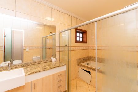 Casa para alugar com 325m², 6 quartos e 5 vagas Casa para alugar com 325m², 6 quartos e 5 vagasBanheiro da Suíte 3