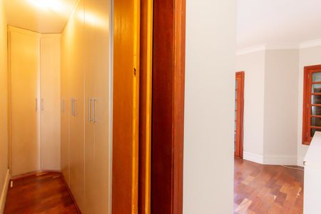 Casa para alugar com 325m², 6 quartos e 5 vagas Casa para alugar com 325m², 6 quartos e 5 vagasSuíte 3 - Closet