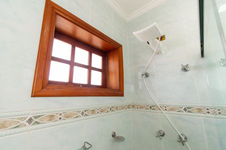 Casa para alugar com 325m², 6 quartos e 5 vagas Casa para alugar com 325m², 6 quartos e 5 vagasBanheiro da Suíte 4