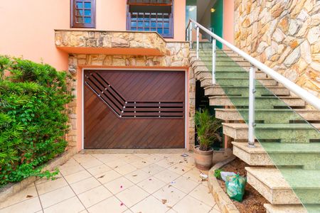 Casa para alugar com 325m², 6 quartos e 5 vagas Casa para alugar com 325m², 6 quartos e 5 vagasEntrada