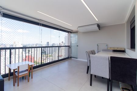 Apartamento à venda com 105m², 3 quartos e 2 vagasVaranda