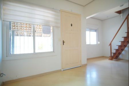 Sala de casa de condomínio à venda com 2 quartos, 63m² em Petrópolis, Porto Alegre