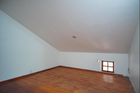 Sótão - Quarto 2 de casa de condomínio à venda com 2 quartos, 63m² em Petrópolis, Porto Alegre