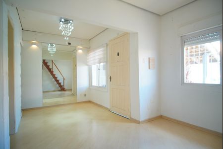 Sala de casa de condomínio à venda com 2 quartos, 63m² em Petrópolis, Porto Alegre