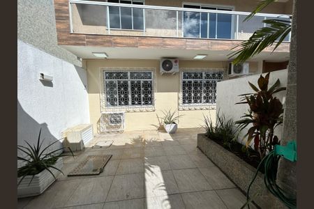 Casa para alugar com 250m², 3 quartos e 2 vagasFachada