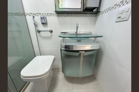 Casa para alugar com 250m², 3 quartos e 2 vagasBanheiro Social