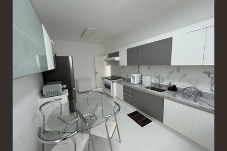 Casa para alugar com 250m², 3 quartos e 2 vagasCozinha