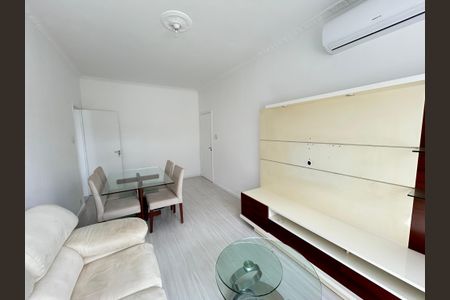 Sala de casa para alugar com 3 quartos, 250m² em Vila Valqueire, Rio de Janeiro