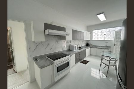 Casa para alugar com 250m², 3 quartos e 2 vagasCozinha